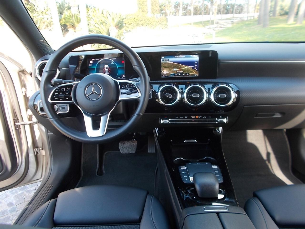 Mercedes-Benz A 180d Autom *FULL OPT.* da VETRINA