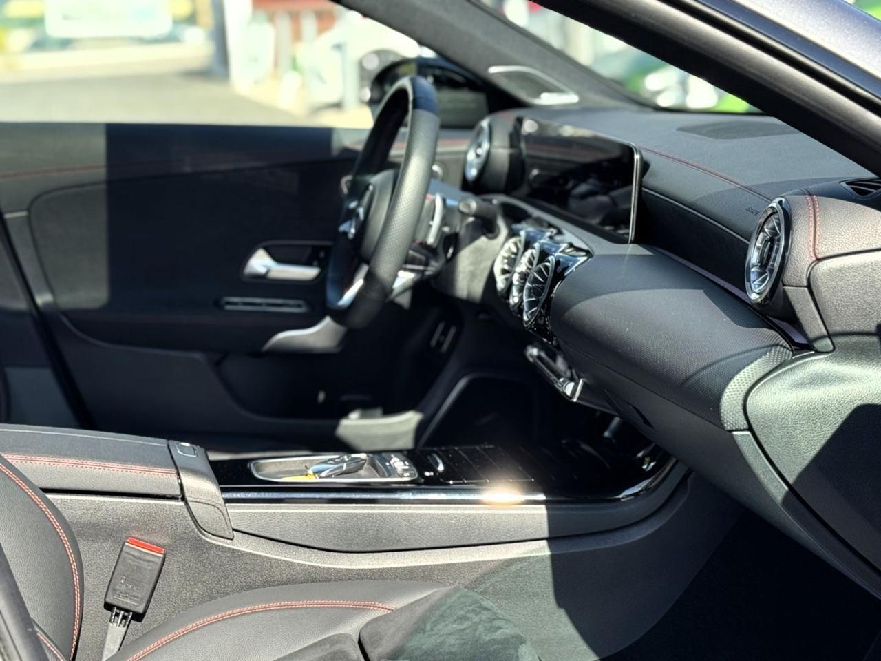 MERCEDES-BENZ CLA 200 Automatic AMG Line Premium 163CV Burmester®