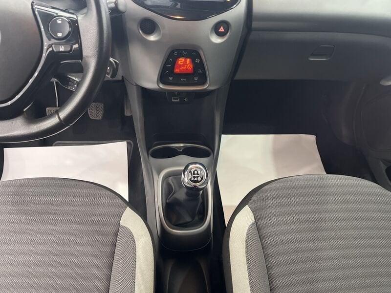 Toyota Aygo Connect 1.0 VVT-i 72 CV 5 porte x-fun