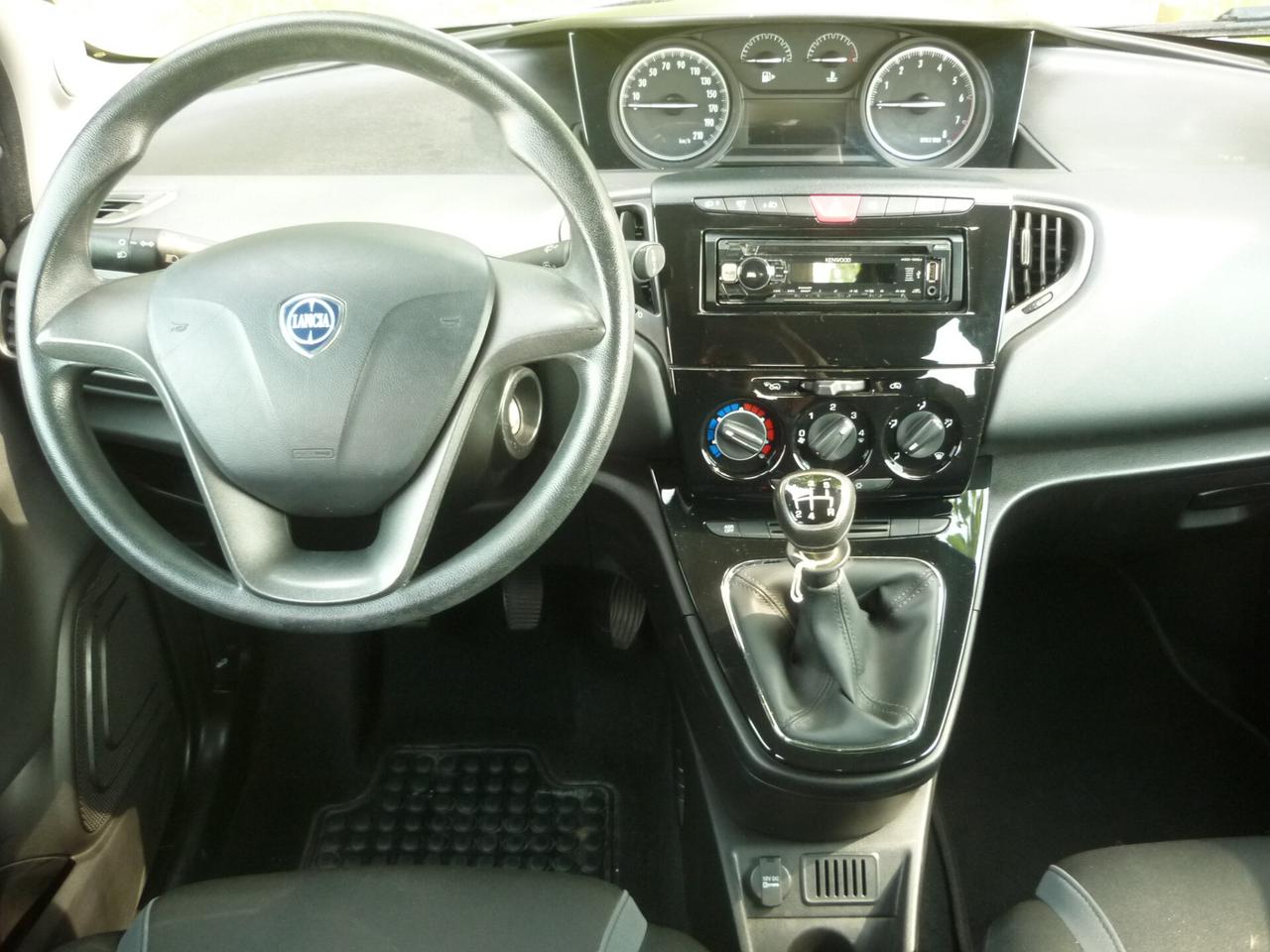 Lancia Ypsilon 1.2 69 CV 5 porte Silver