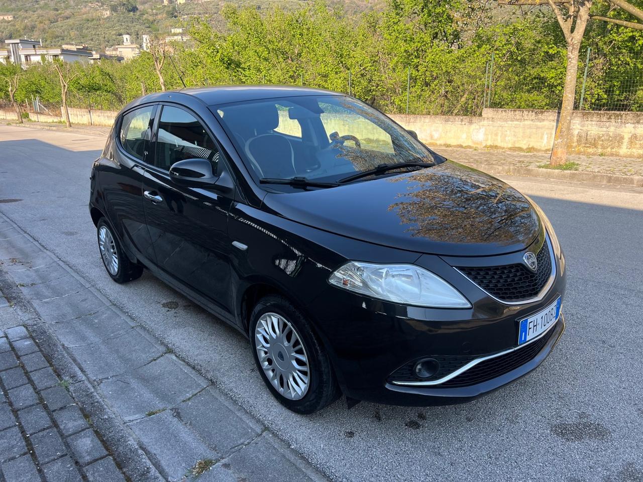 Lancia Ypsilon 1.2 benzina 69cv 5 porte Gold 2017
