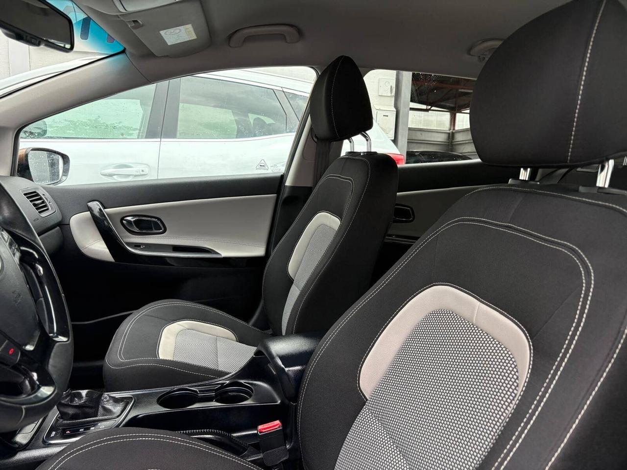 Kia Ceed cee'd 1.6 GDI 5 porte Cool automatica