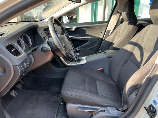 Volvo V60 I 2010 1.6 d2 (drive) Momentum