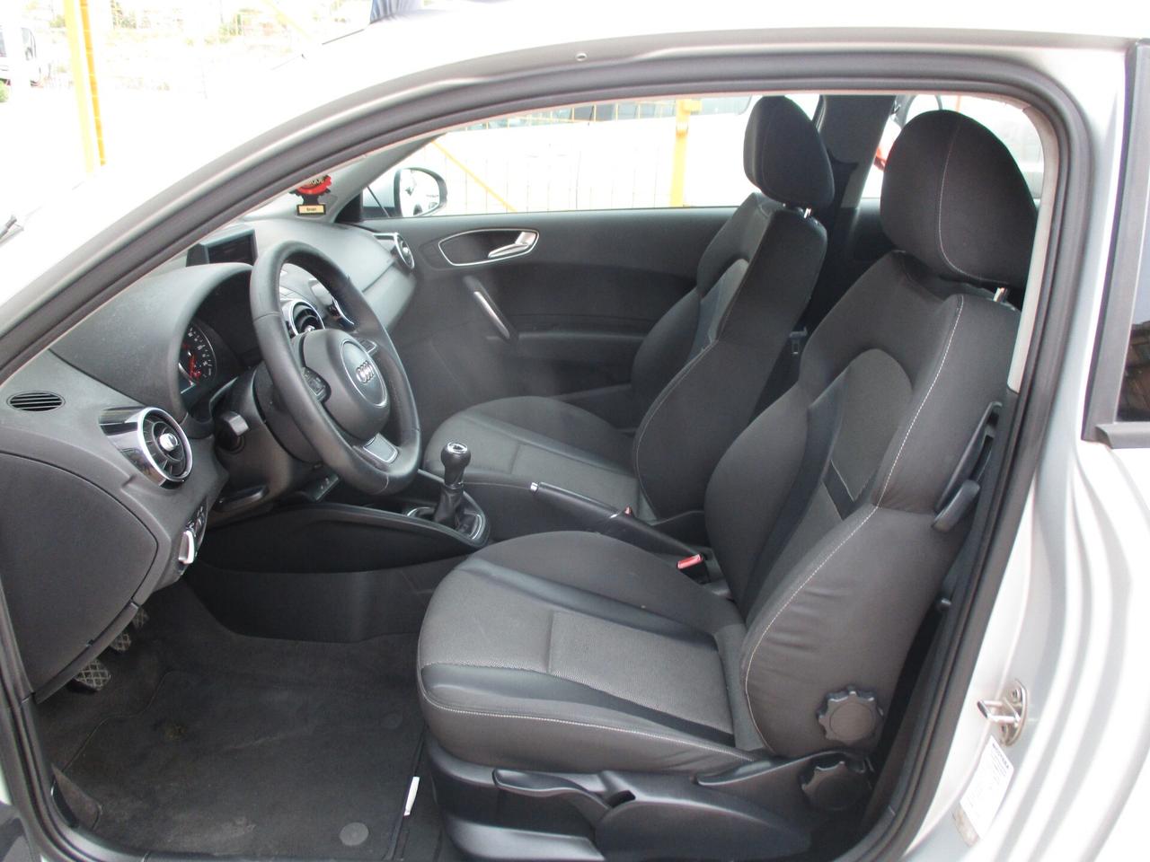 Audi A1 1.6 TDI 105 CV MOLTO BELLA 2012