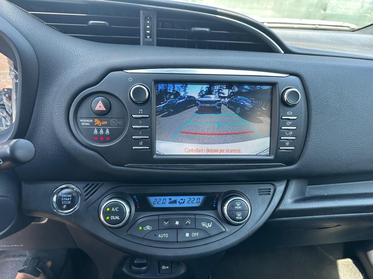 Toyota Yaris 1.5 5 porte Lounge sport full optional Kamera navi PDC led cerchi in lega garanzia 24 mesi