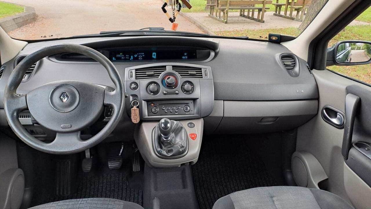 Renault Scenic Grand Scénic 1.9 dCi/130CV