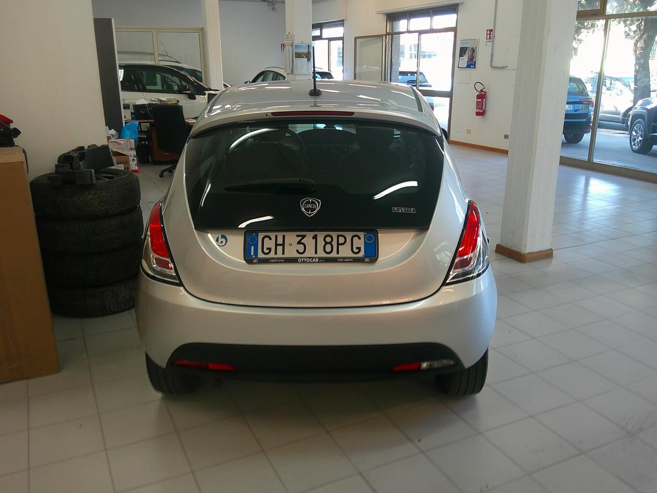 Lancia Ypsilon 1.0 FireFly 5 porte S&S Hybrid Ecochic Silver