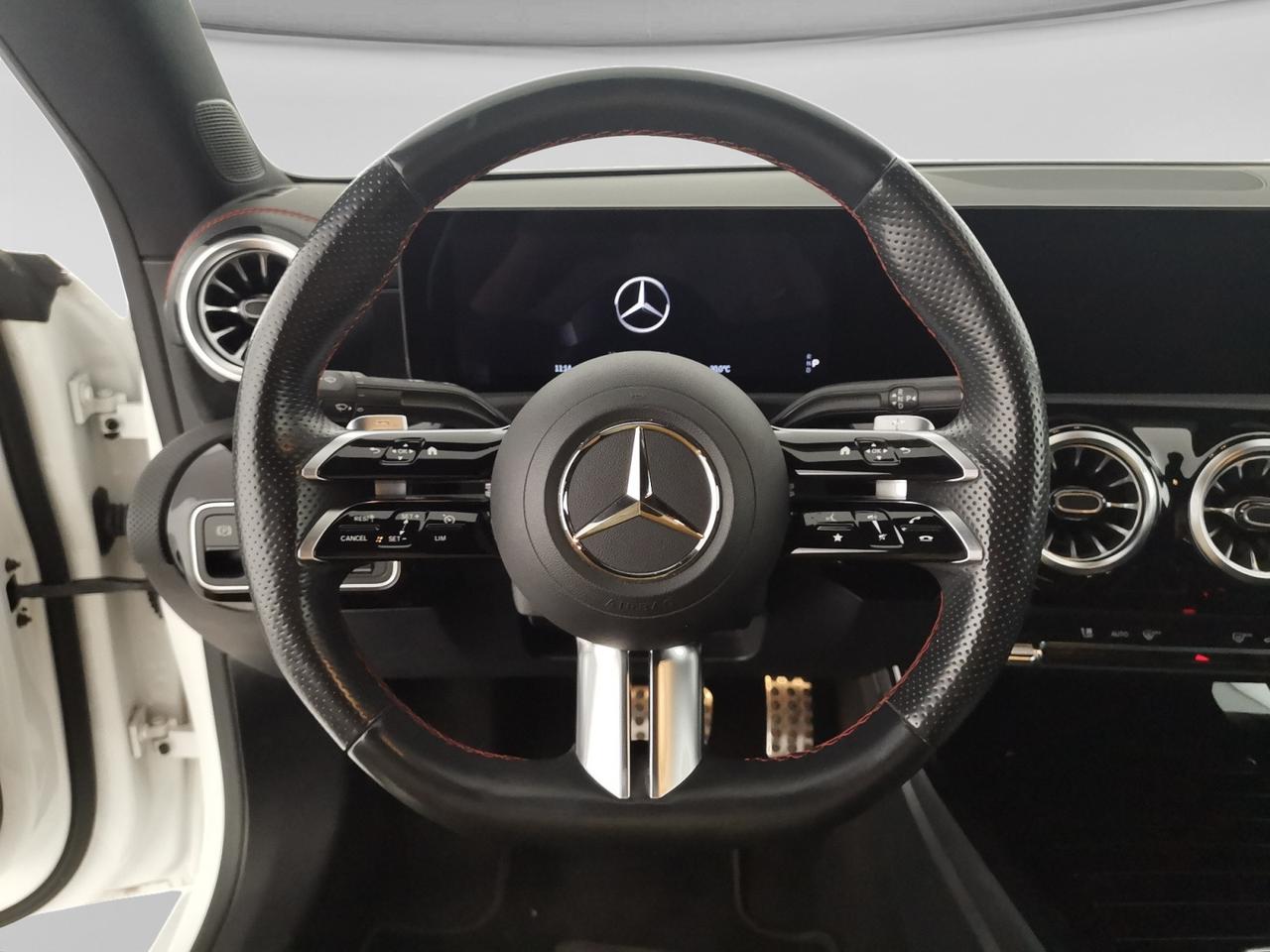 Mercedes-Benz CLA Coupe - C118 2023 - CLA Coupe 200 d AMG Line Advanced Plus auto