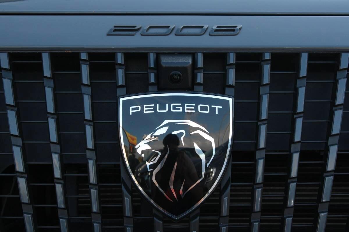 Peugeot 2008 1.2 puretech Allure s&s 100cv Con NAVIGATORE