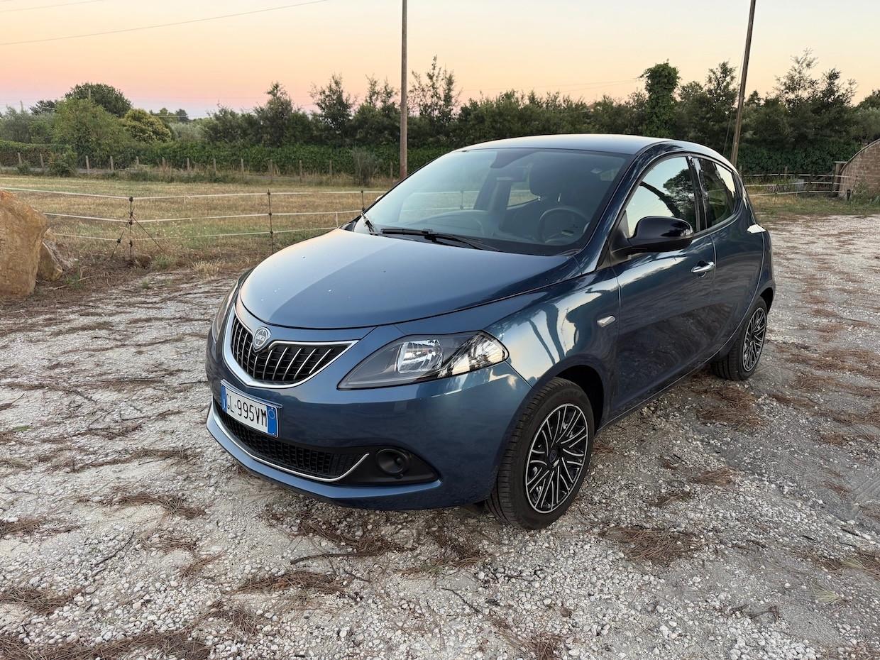 Lancia Ypsilon 1.0 FireFly 5 porte S&S Hybrid Silver