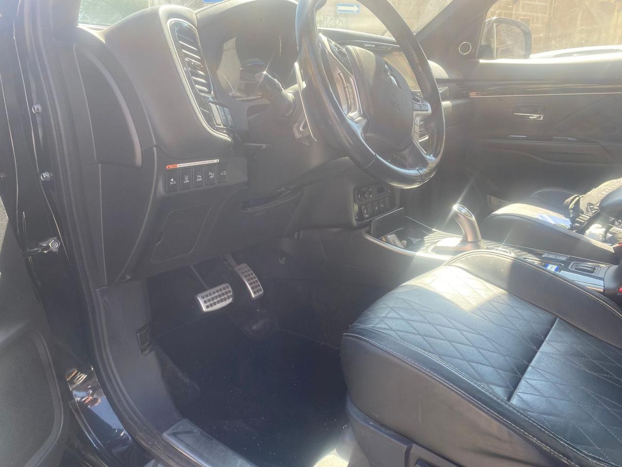 Mitsubishi Outlander 2.4 PHEV #50018