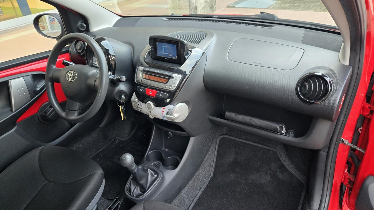 Toyota Aygo 1.0 VVT-i 69 CV 5 porte x-cite