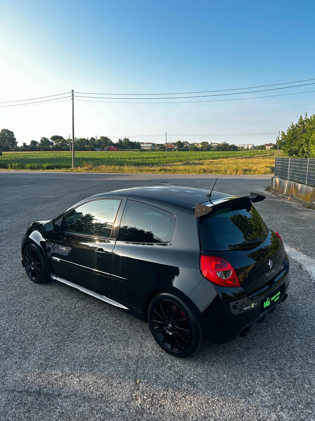 Renault Clio RS F1 Team R27