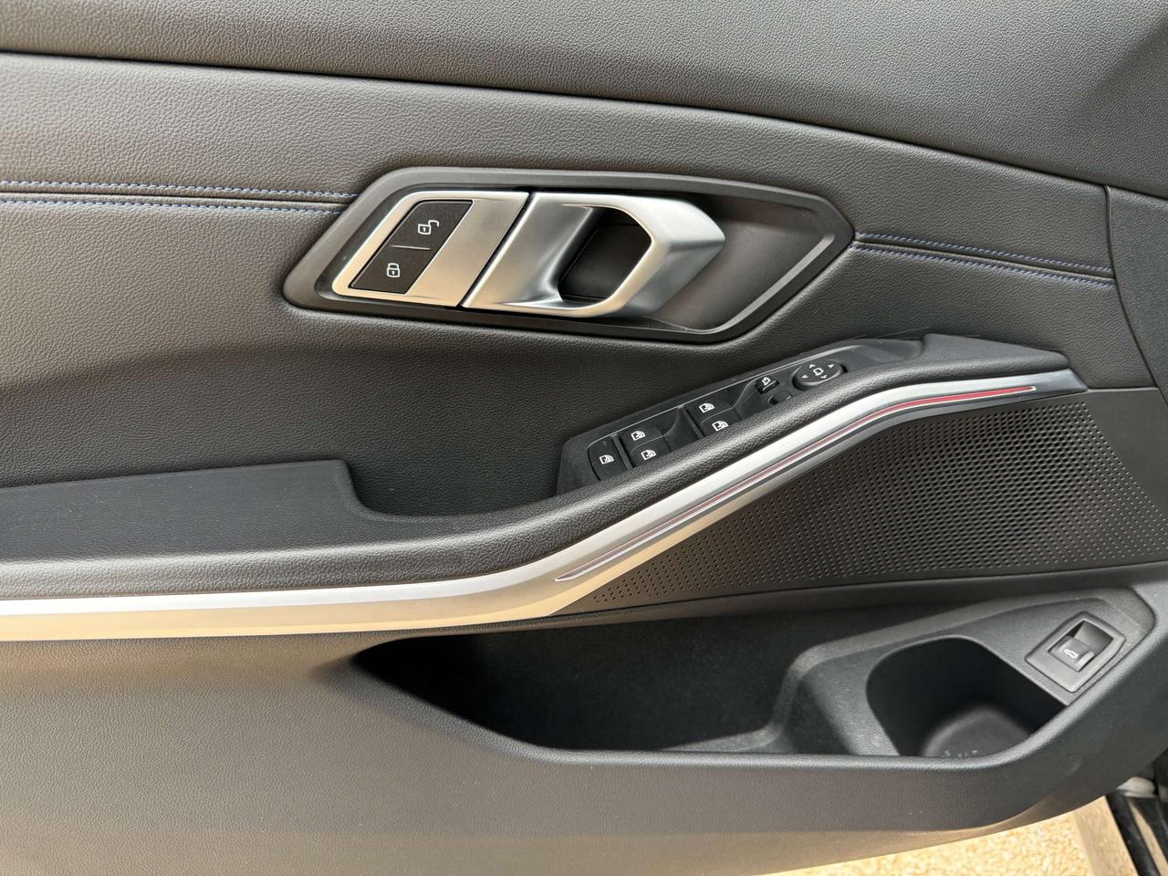 BMW 320 320d TOTAL BLACK mhev 48V Msport auto