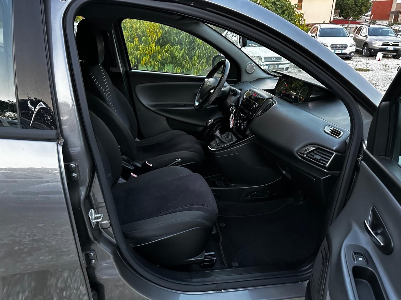 Lancia Ypsilon 1.3 MJT 16V 95 CV 5 porte S&S Silver