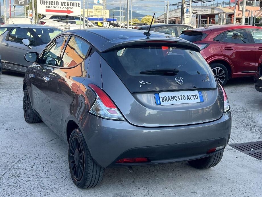 Lancia Ypsilon 1.0 FireFly 5 porte S&S Hybrid Ecochic Silver