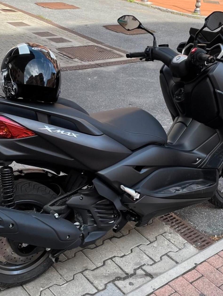 Yamaha X-Max 125 ABS Business MAT DARK GRAY METALLIC