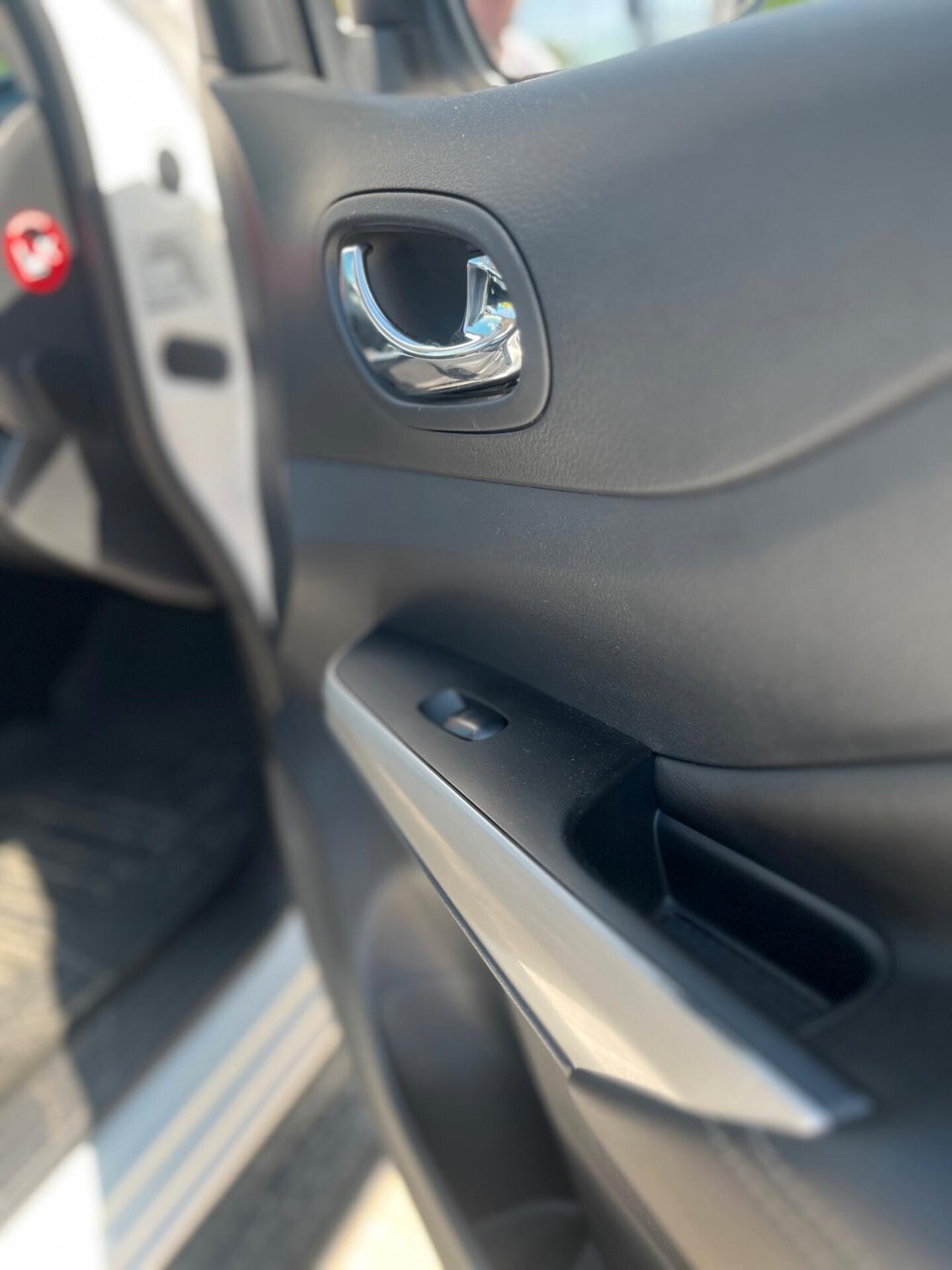 Nissan Navara 2.3 dCi 4WD Double Cab N-Connecta