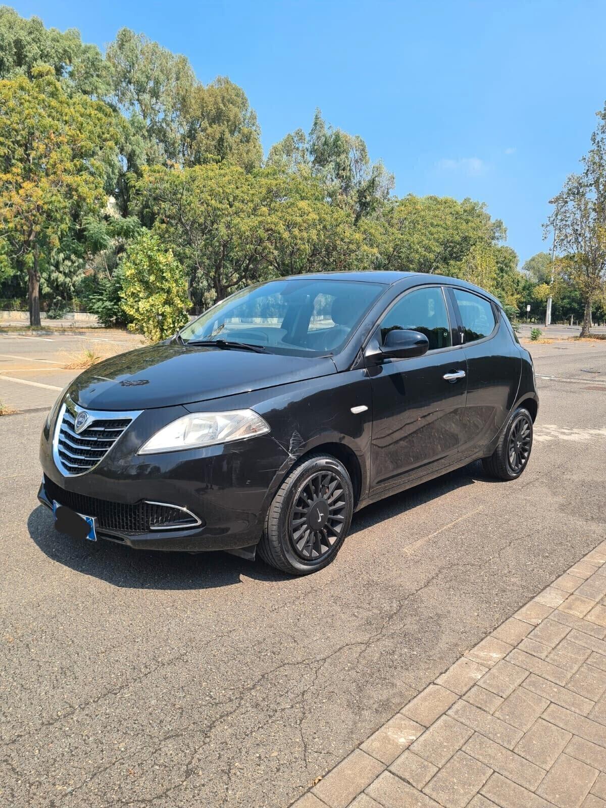 Lancia Ypsilon 1.2 69 CV 5 porte S&S Silver