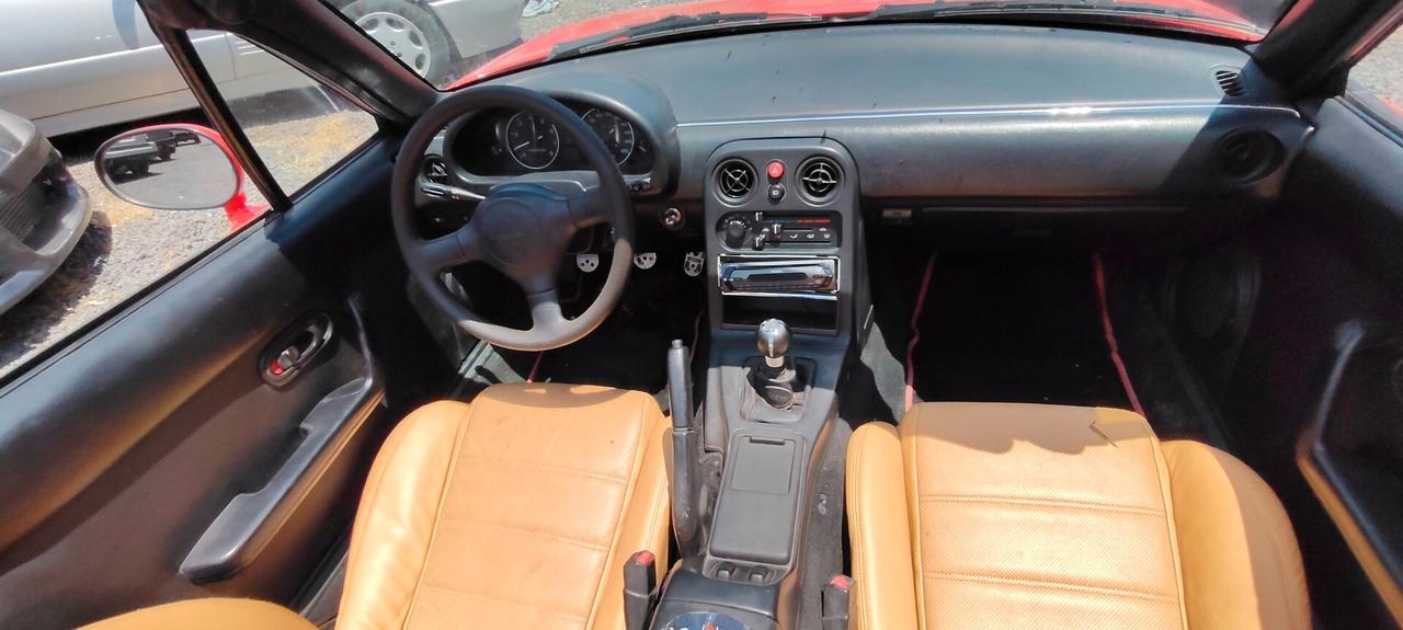 Mazda MX-5 1.6i 16V cat