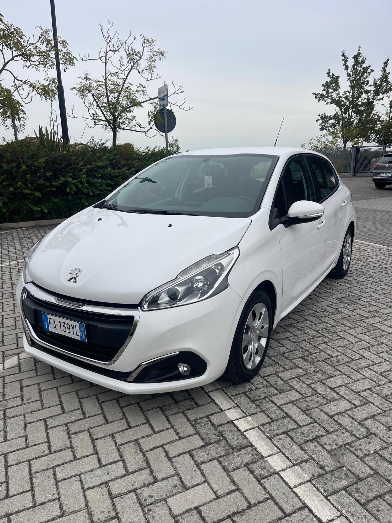 Peugeot 208 BlueHDi 75 5 porte Allure