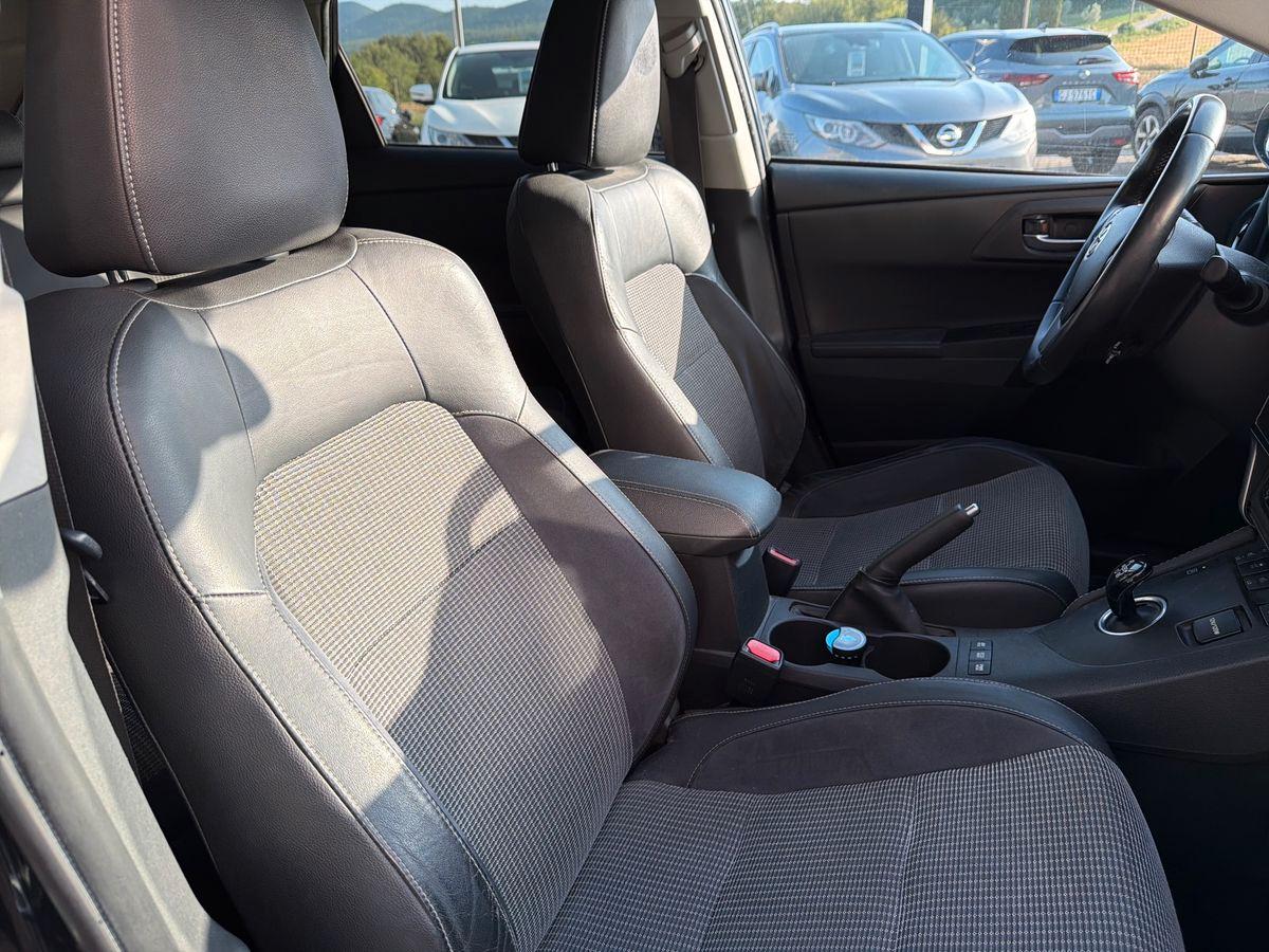 TOYOTA Auris Touring Sports 1.8h Lounge cvt