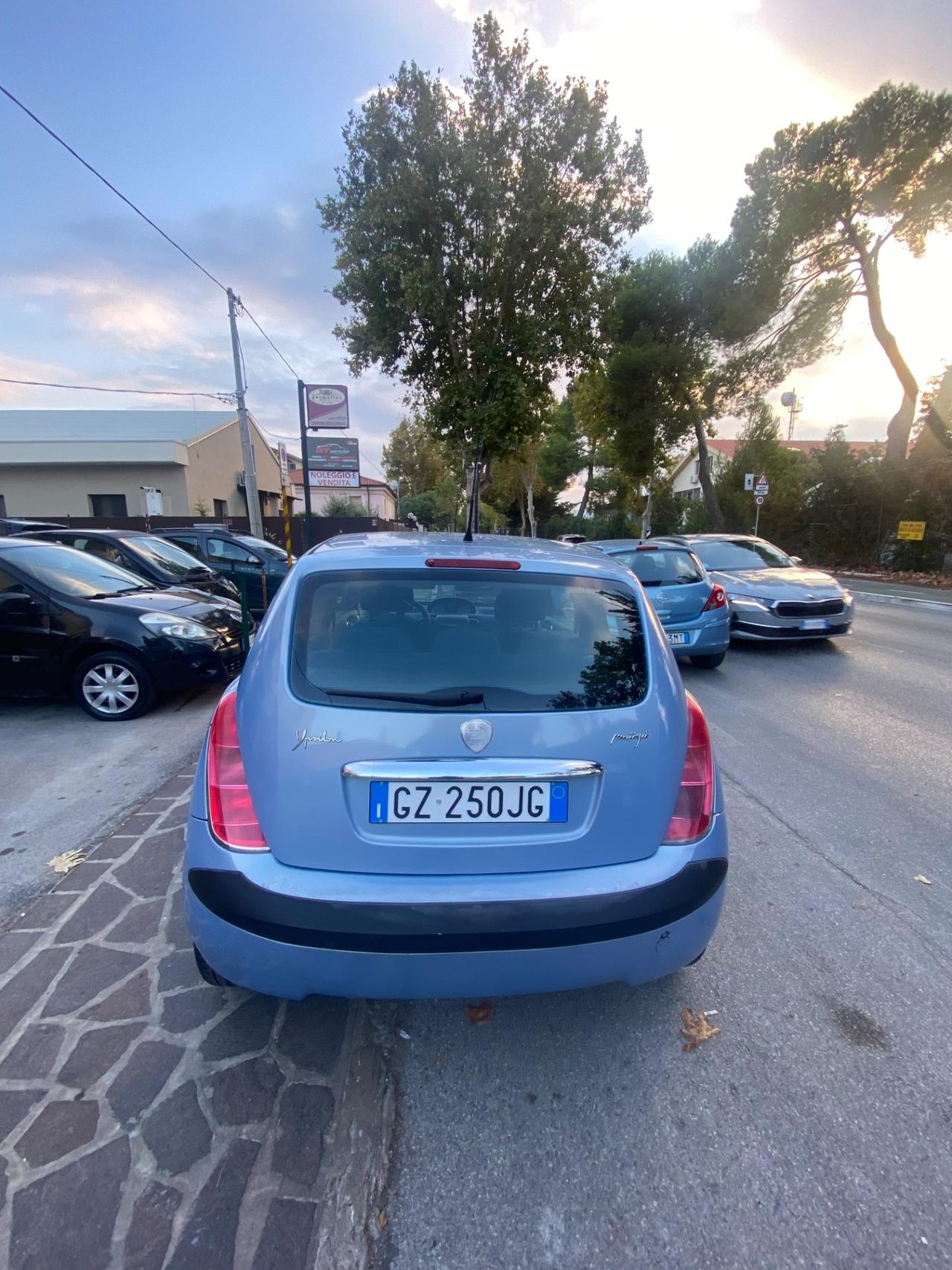Lancia Ypsilon 1.3 MJT 75 CV Platino