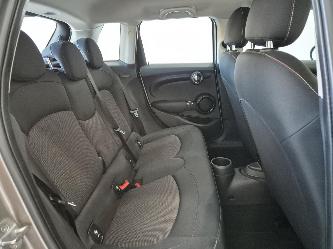 Mini Cooper D 1.5 Business 5 porte