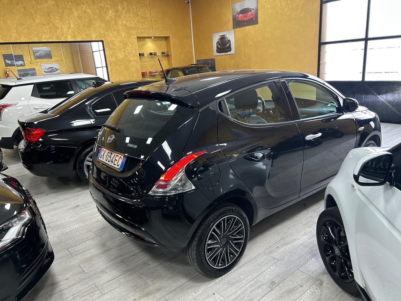 LANCIA YPSILON 1.0 Ibrida “GARANZIA 2 ANNI”-2023