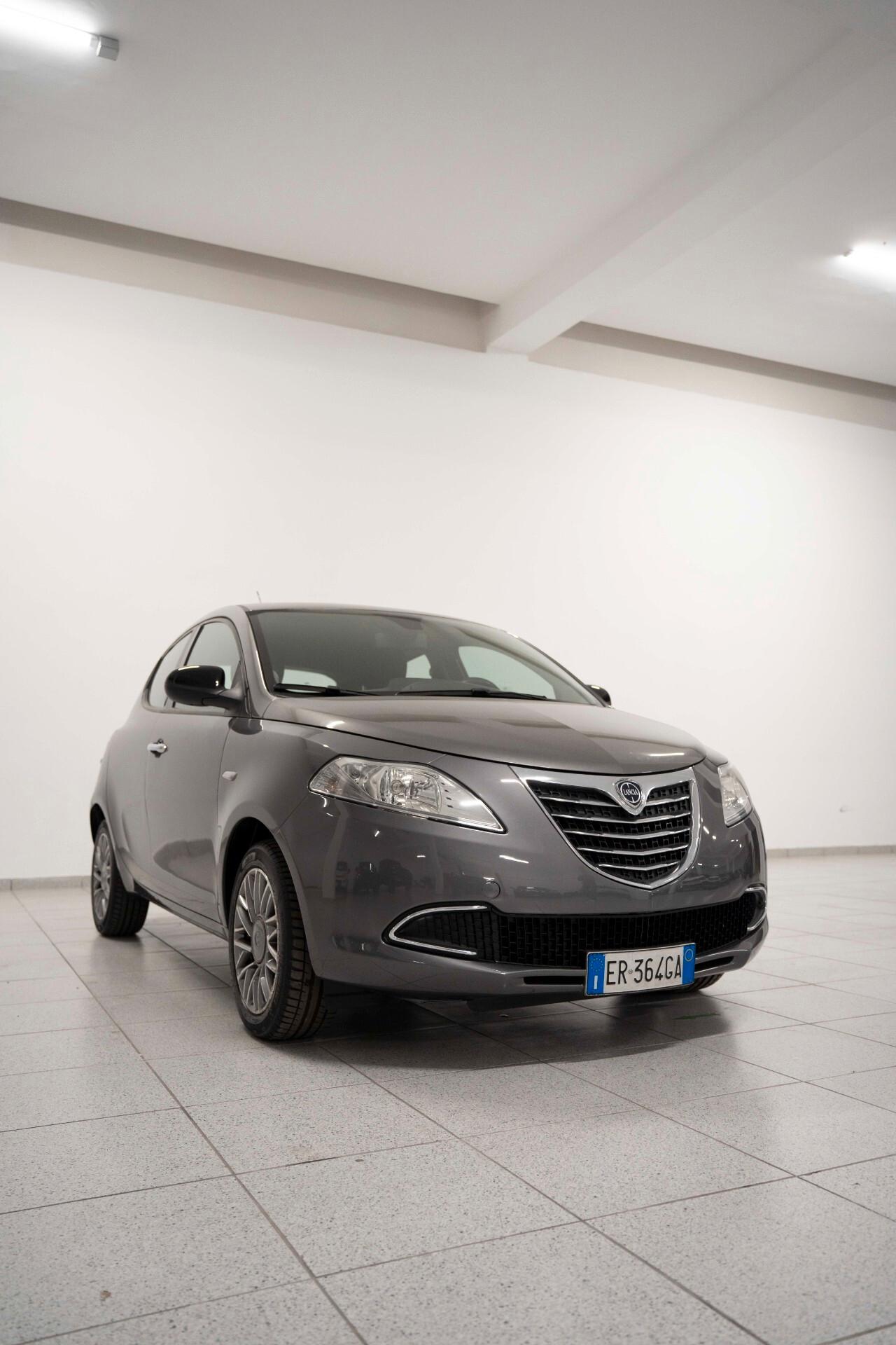 Lancia Ypsilon 1.2 69 CV 5 porte S&S Gold