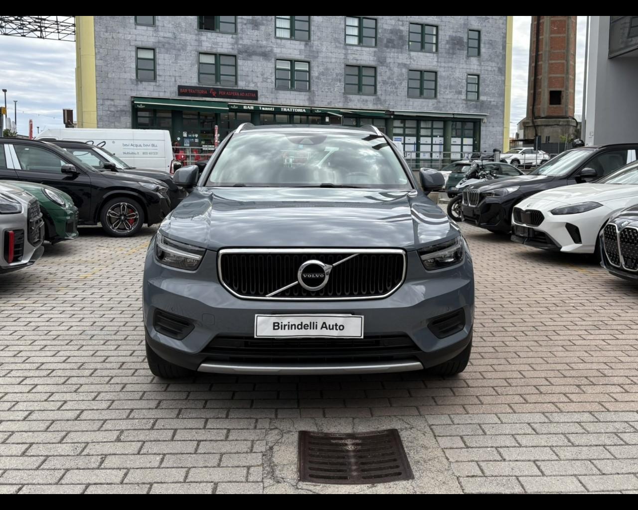 VOLVO XC40 (2017-->) - XC40 T2 Momentum Core
