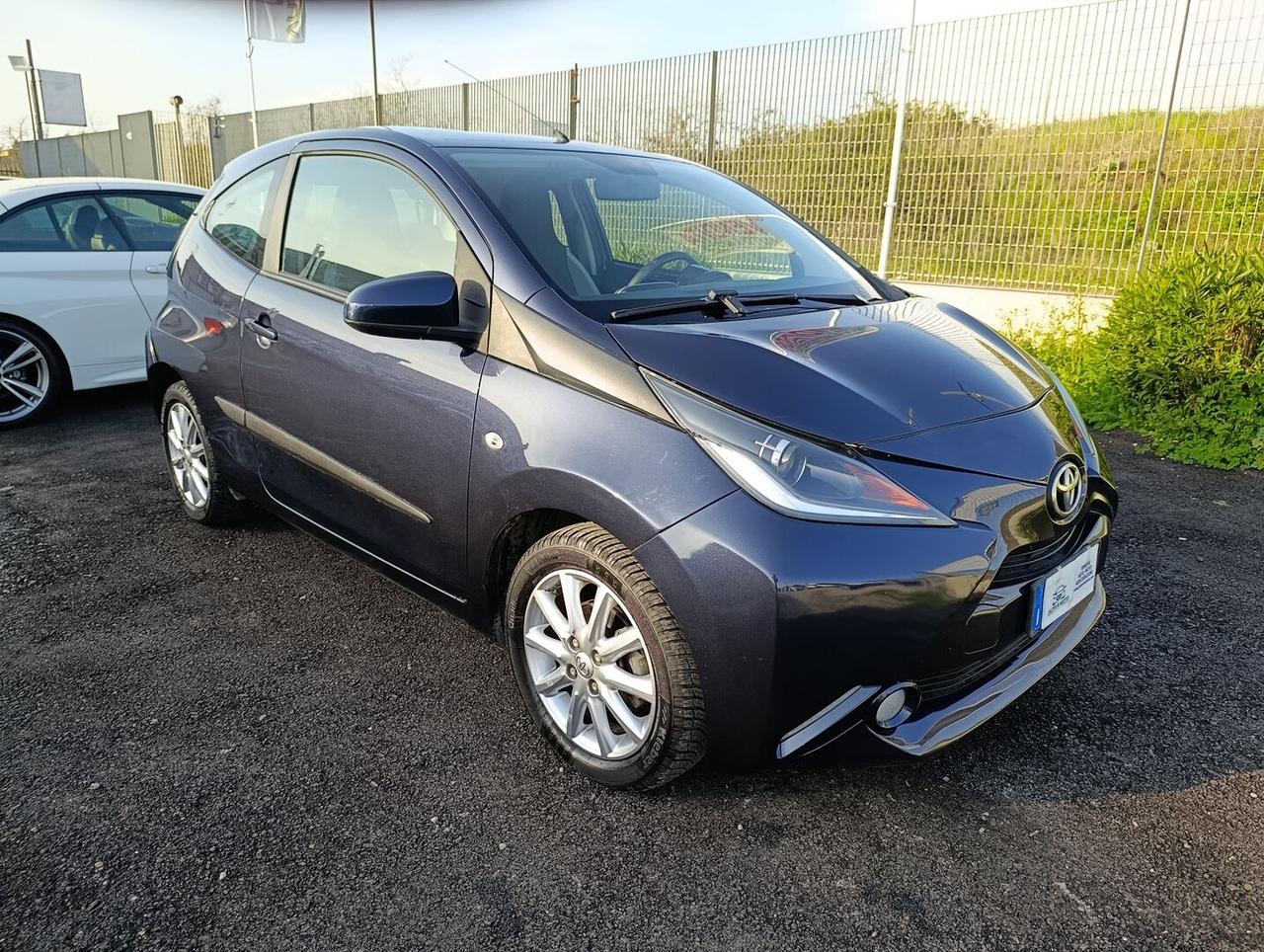 Toyota Aygo I 2012 Aygo 1.0 Lounge connect 3p