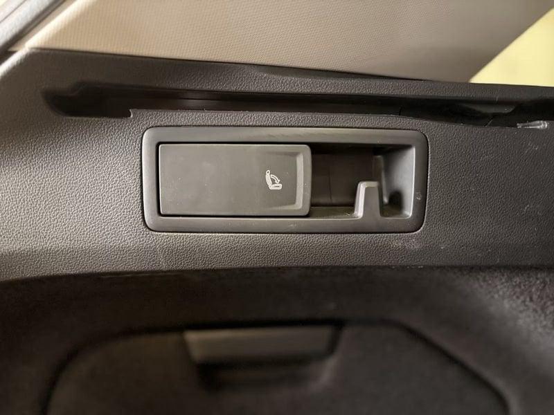 Volkswagen Golf Variant 1.5 eTSI ACT Life DSG Cockpit App Connect 16" Winter Pack