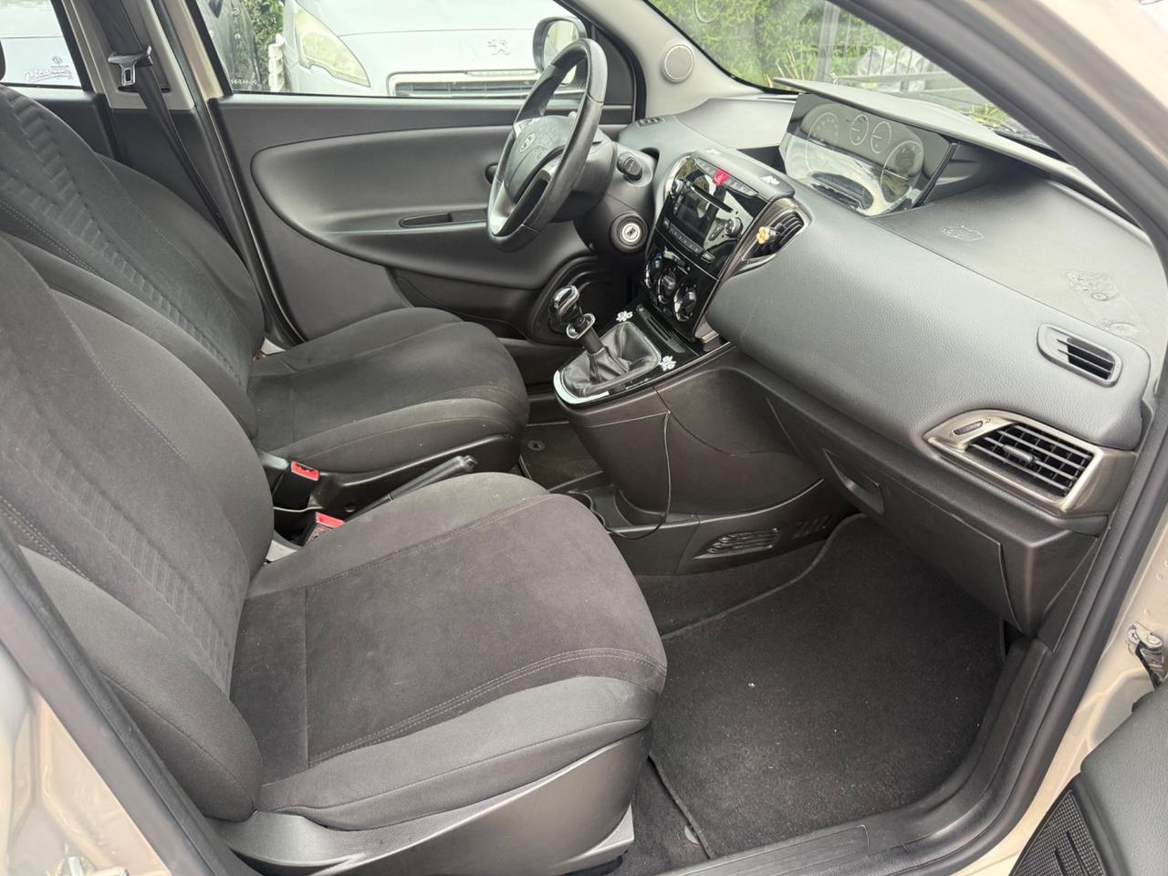 Lancia Ypsilon 1.2 69 CV 5 porte S&S Platinum