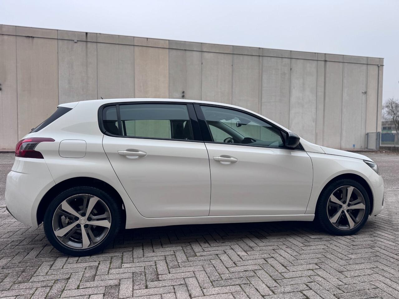 Peugeot 308 BlueHDi 130 S&S Allure