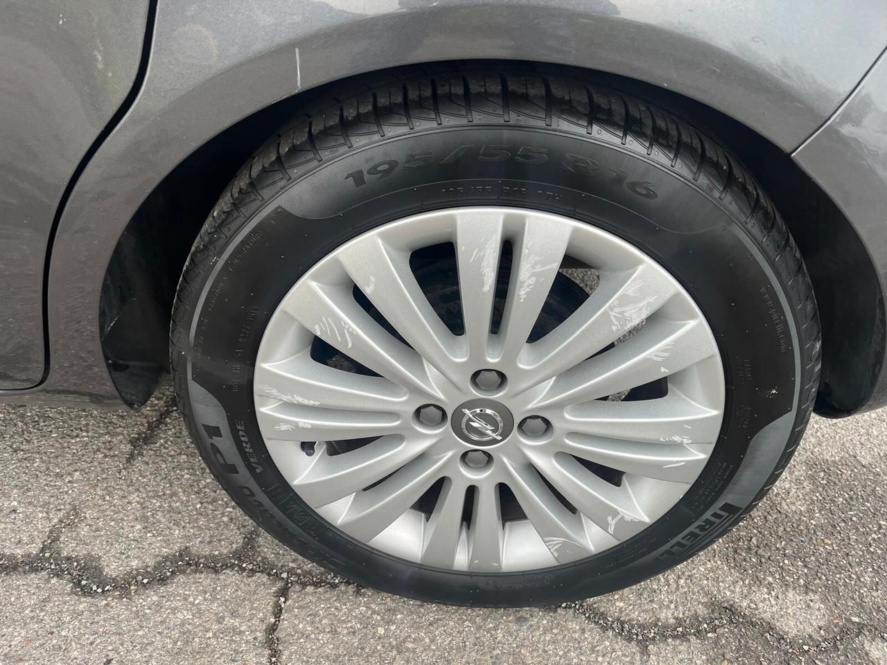 Opel Corsa 1.2 5 porte Club