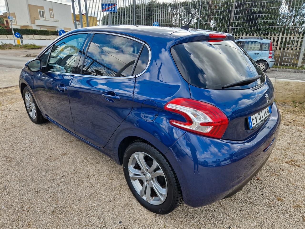 Peugeot 208 1.4 HDi 68 CV Business - 2014