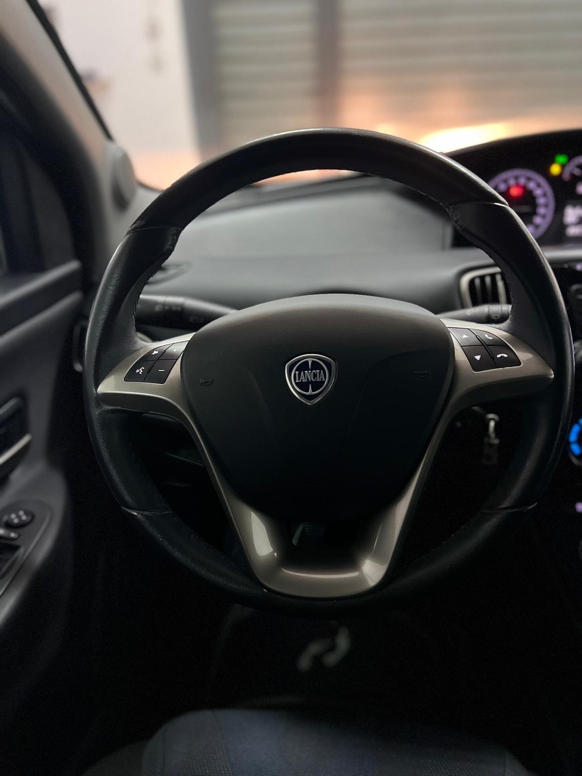 Lancia Ypsilon 1.2 69 CV 5 porte S&S Platinum