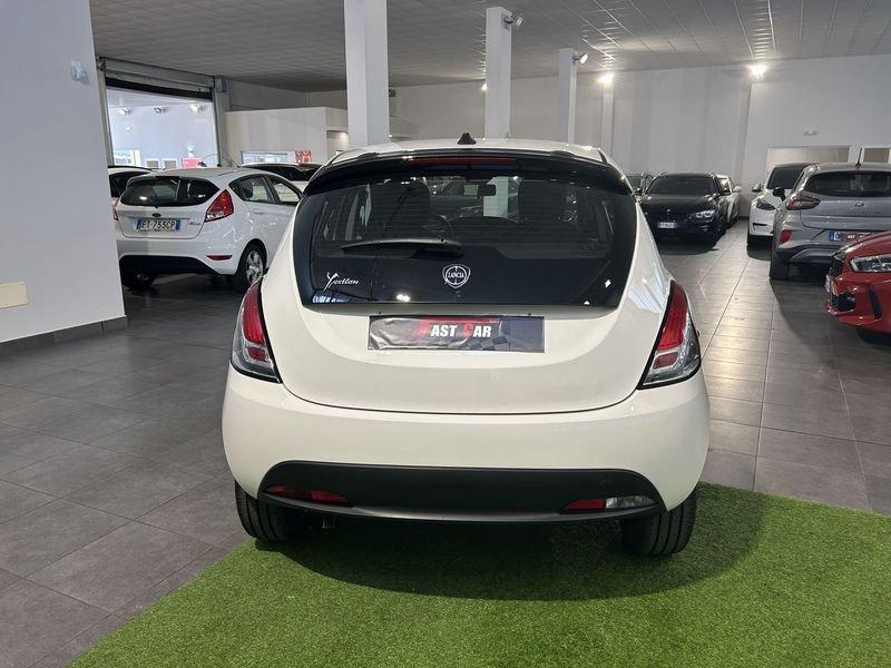 Lancia Ypsilon 1.0 FireFly 70cv Hybrid Silver