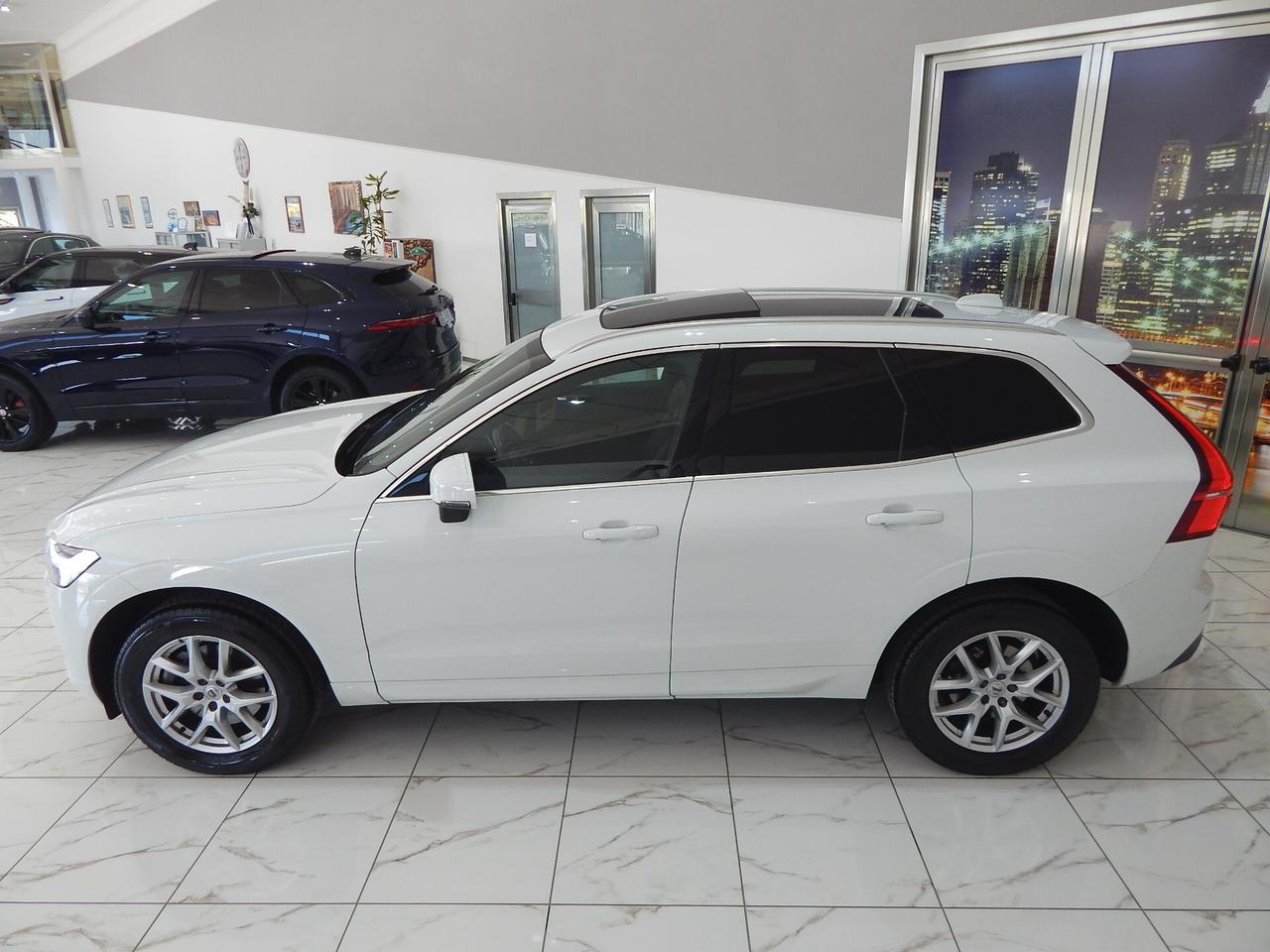 Volvo XC60 2.0 B4 Momentum Pro AWD Aut TETTO-NAVI-PELLE-KAMER