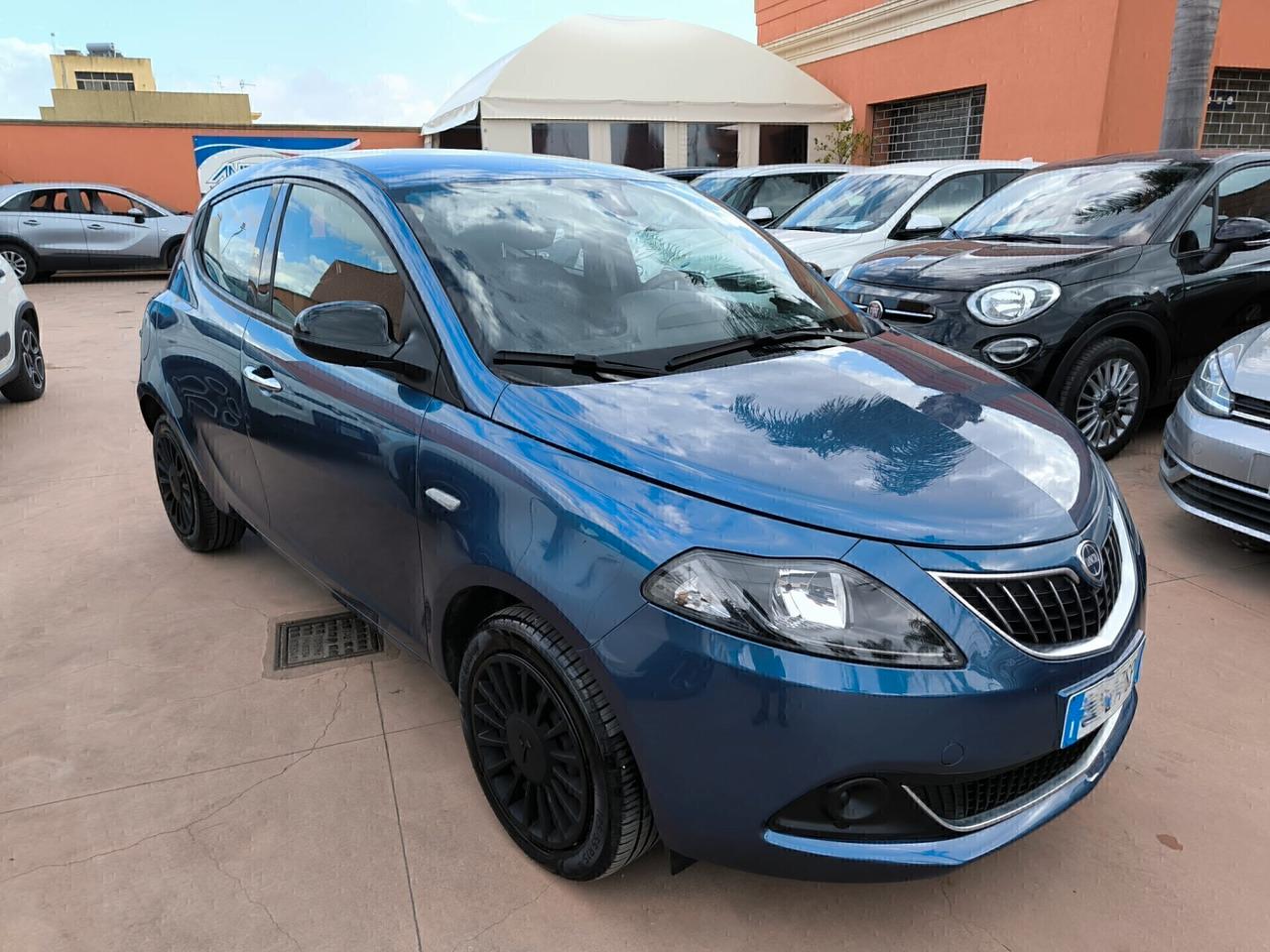 Lancia Ypsilon 1.0 FireFly 5 porte S&S Hybrid Ecochic Silver