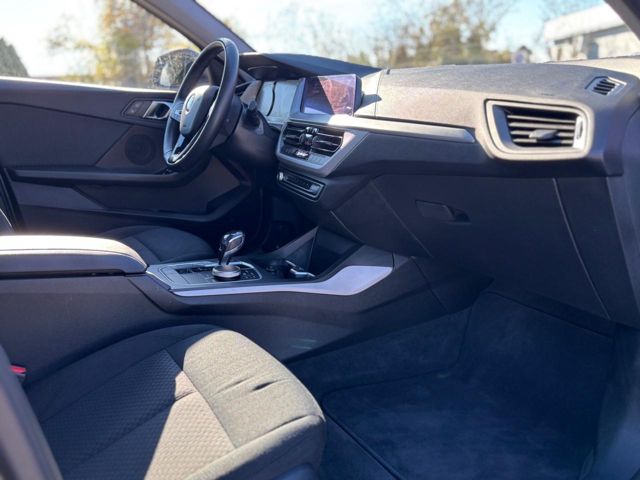 Bmw 116 116d 5p. Business Advantage