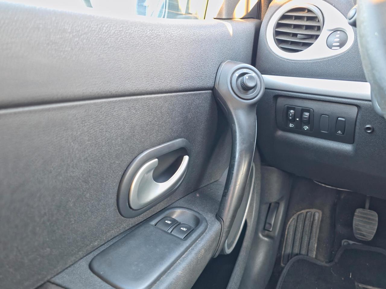 Renault Clio 1.2 16V 5 porte Luxe CV-75 2009-E4 Manuale GPL NEO