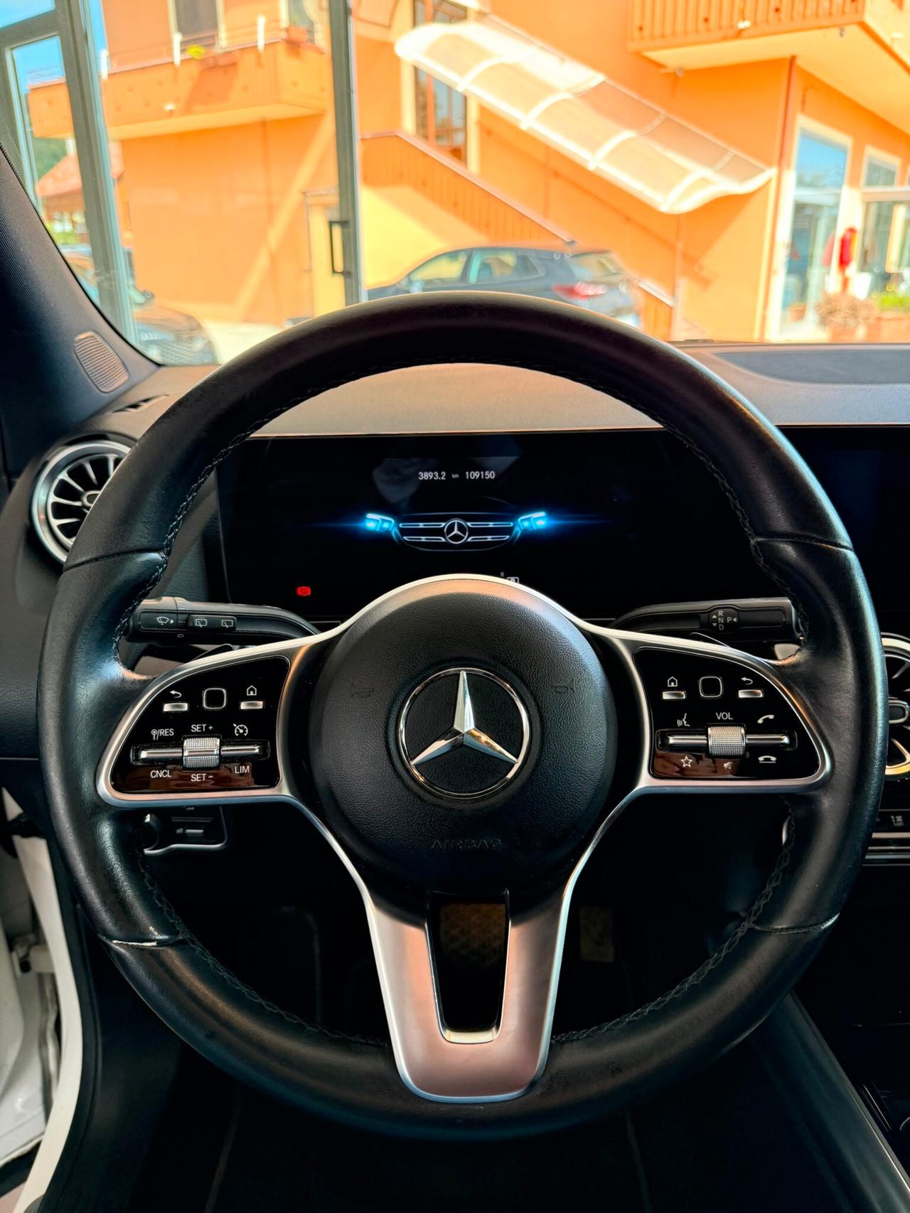 MERCEDES GLA (H247) GLA 200 d Automati...