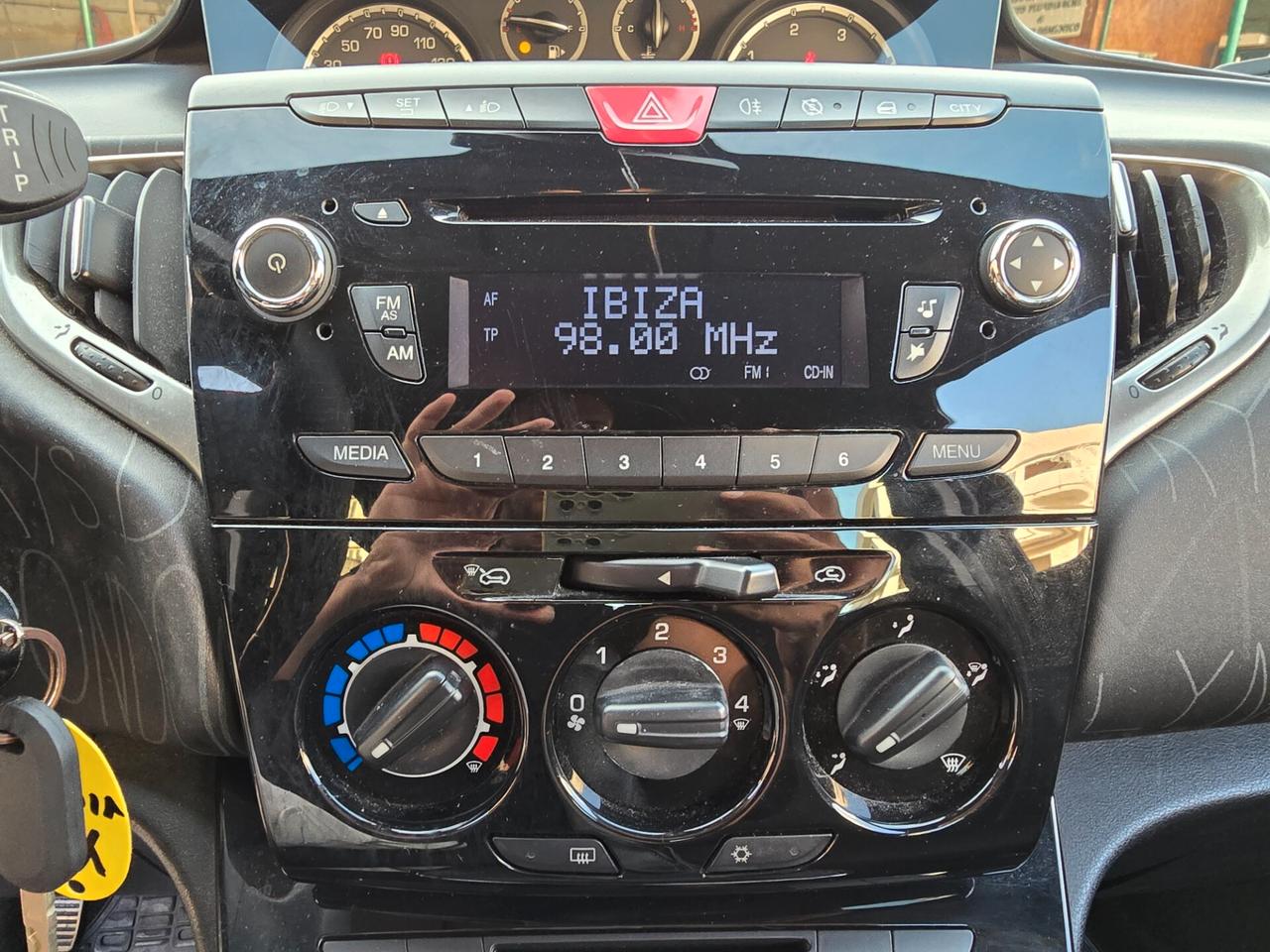 Lancia Ypsilon 1.3 MJT 95cv elefantino full bicolore 2013