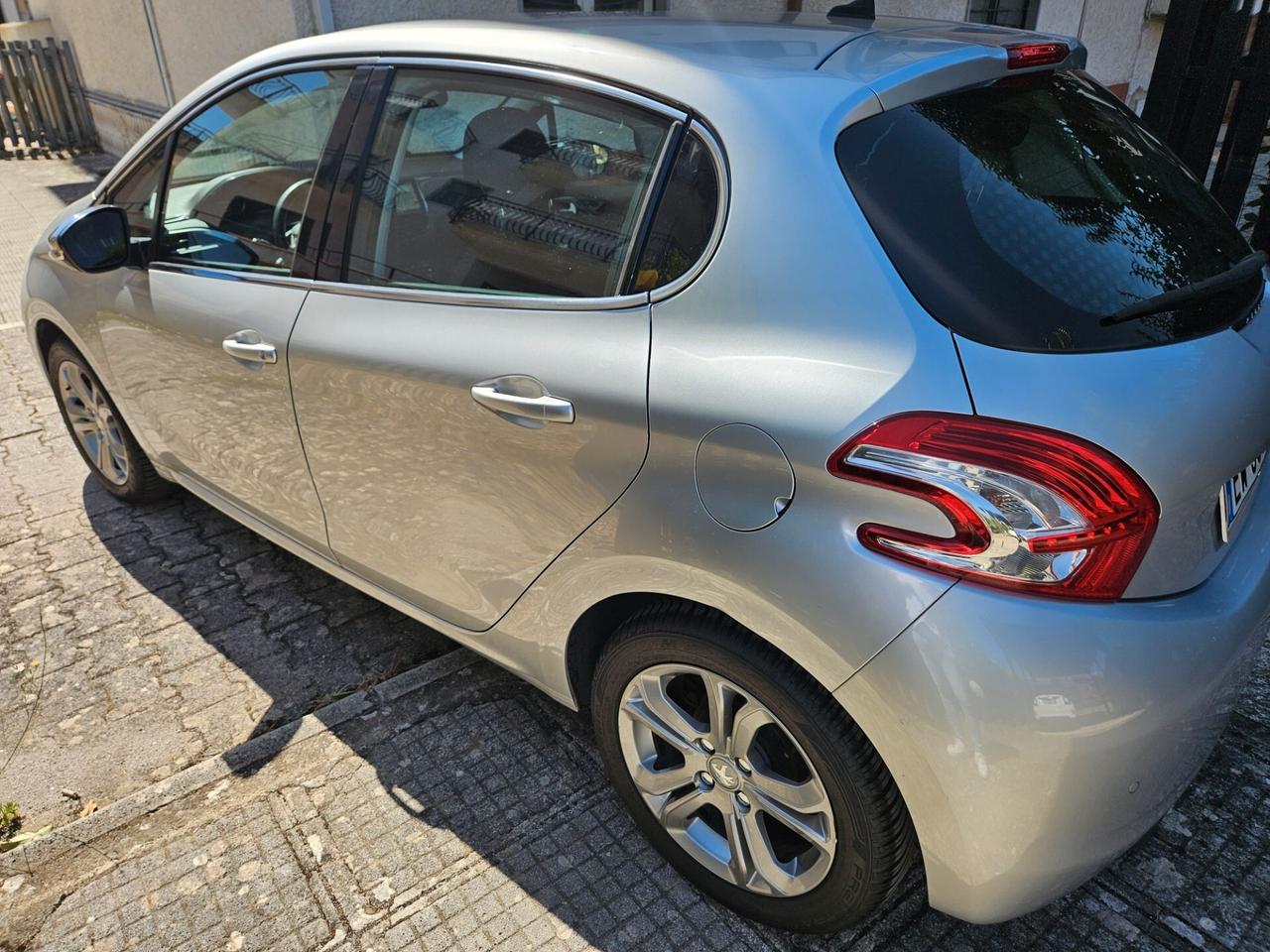 Peugeot 208 PureTech 82 5 porte Allure GPL