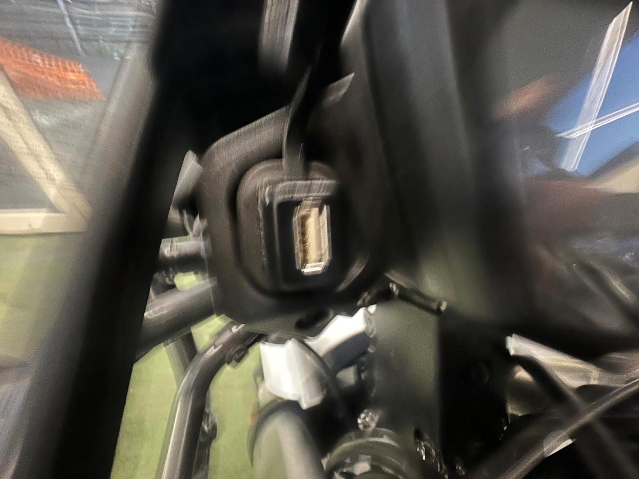 Moto Guzzi V85 TT KM 3.557 CERTIFICATI*NO VINCOLI FINANZ*UNIPRO ENDURO STRADALE ED LIMITATA