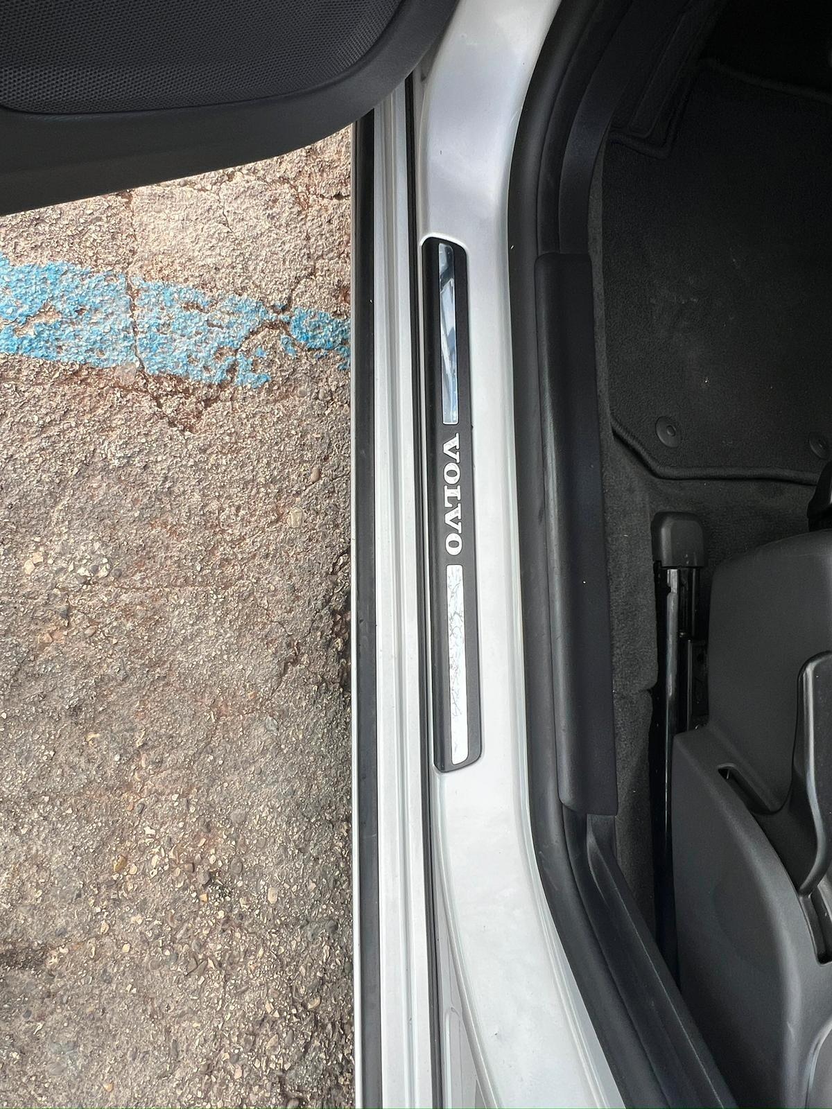 Volvo V60 D3 Momentum - 2011