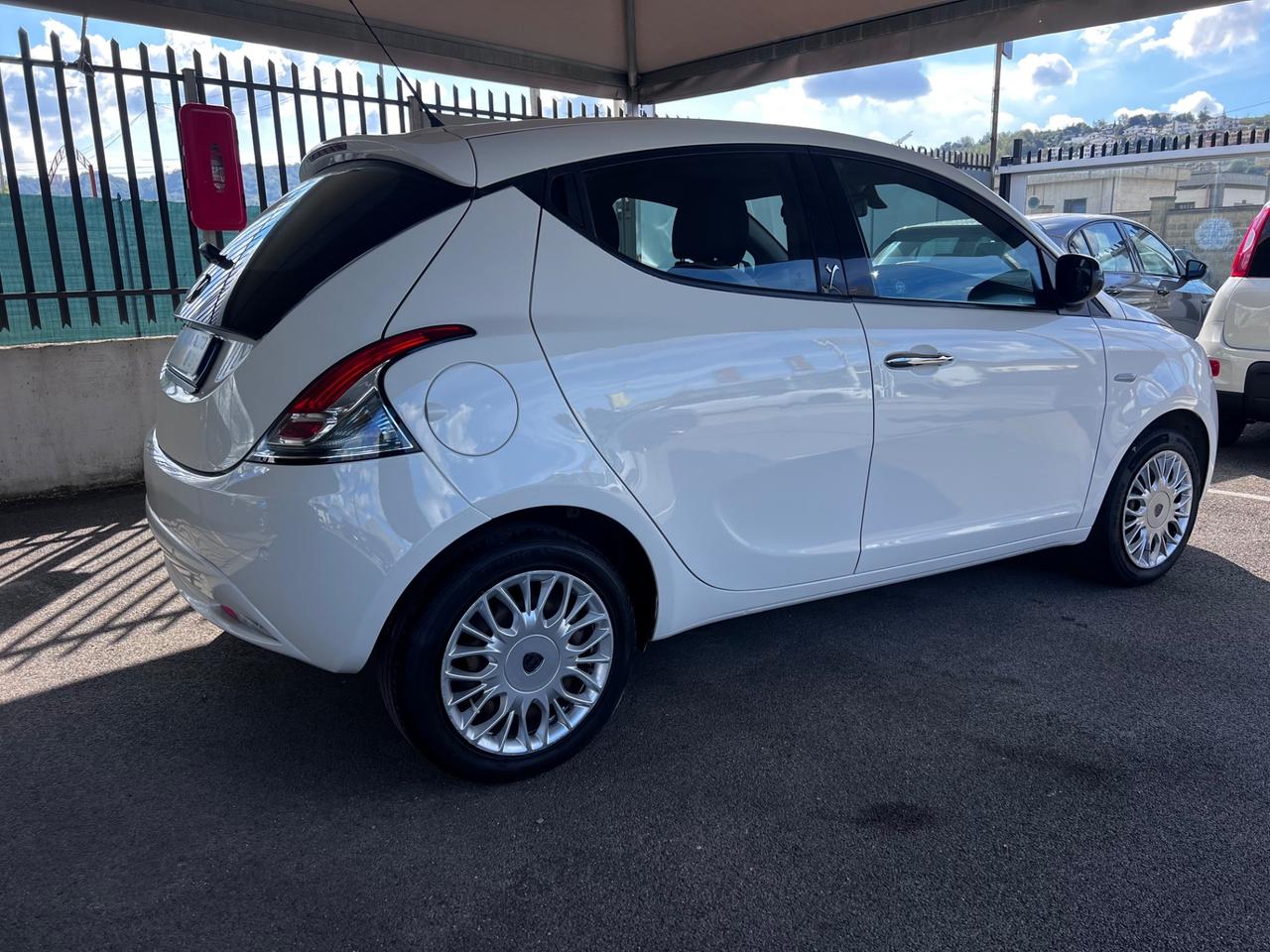 Lancia Ypsilon 1.2 69 CV 5 porte Silver