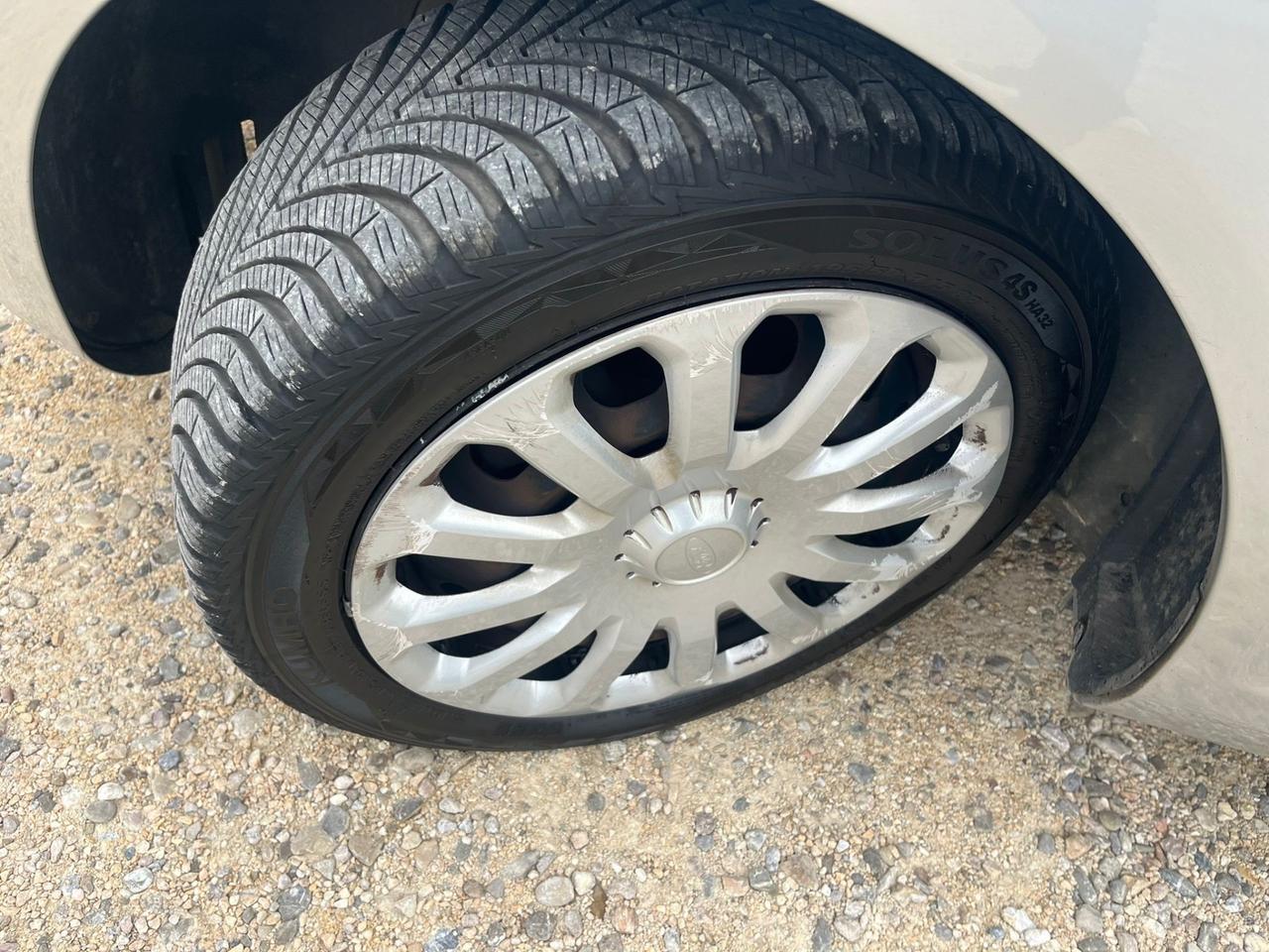 Ford Fiesta 1.2 Benzina - Neopatentati